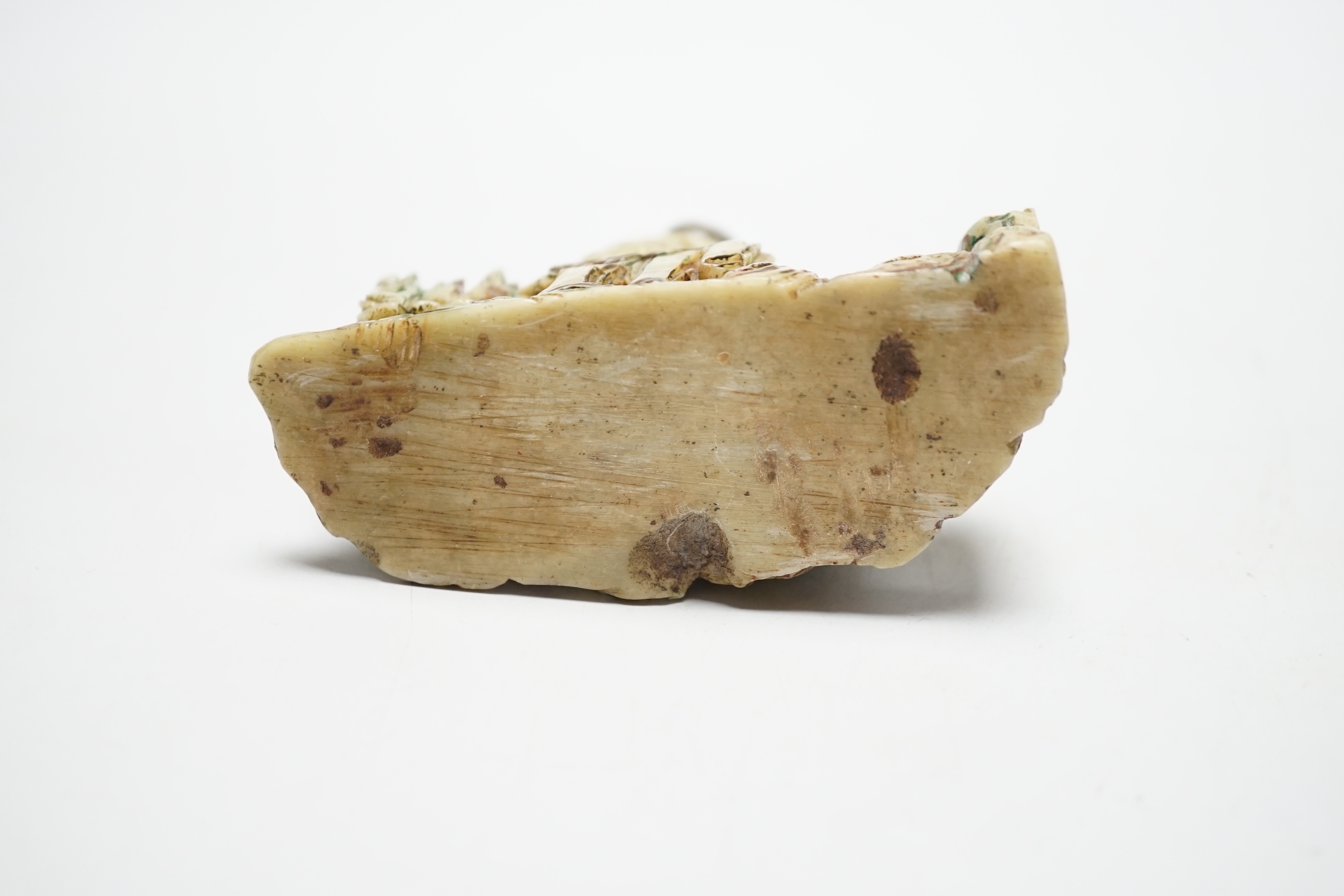 A Chinese soapstone carving - two figures, 19th/20th century, 9.5cm tall